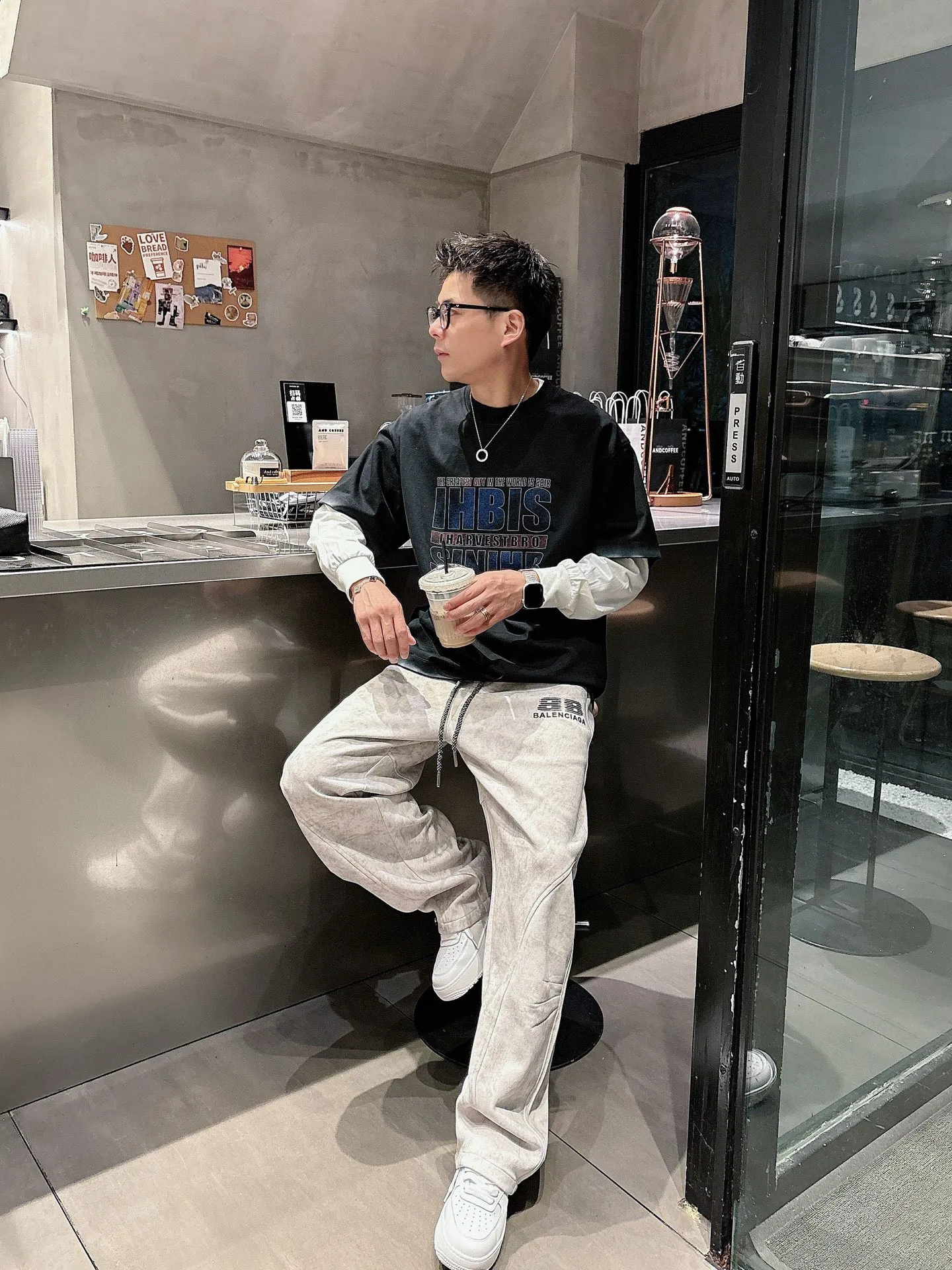 Balenciaga 🆕2026 Autumn and Winter New Arrival Casual Pants! The official website will be released simultaneously. Brand Classic LOGO casual pants, customized fabrics, excellent comfort and strong touch. Highly recognisable, perfect appearance and craftsmanship. Size:M-3XL